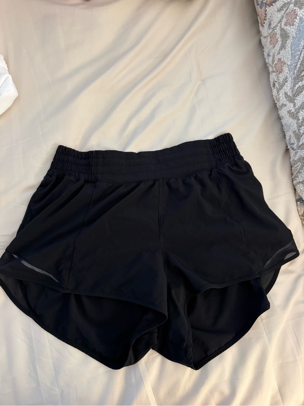 Lululemon Black Women's Athletic Shorts Low Rise 4in